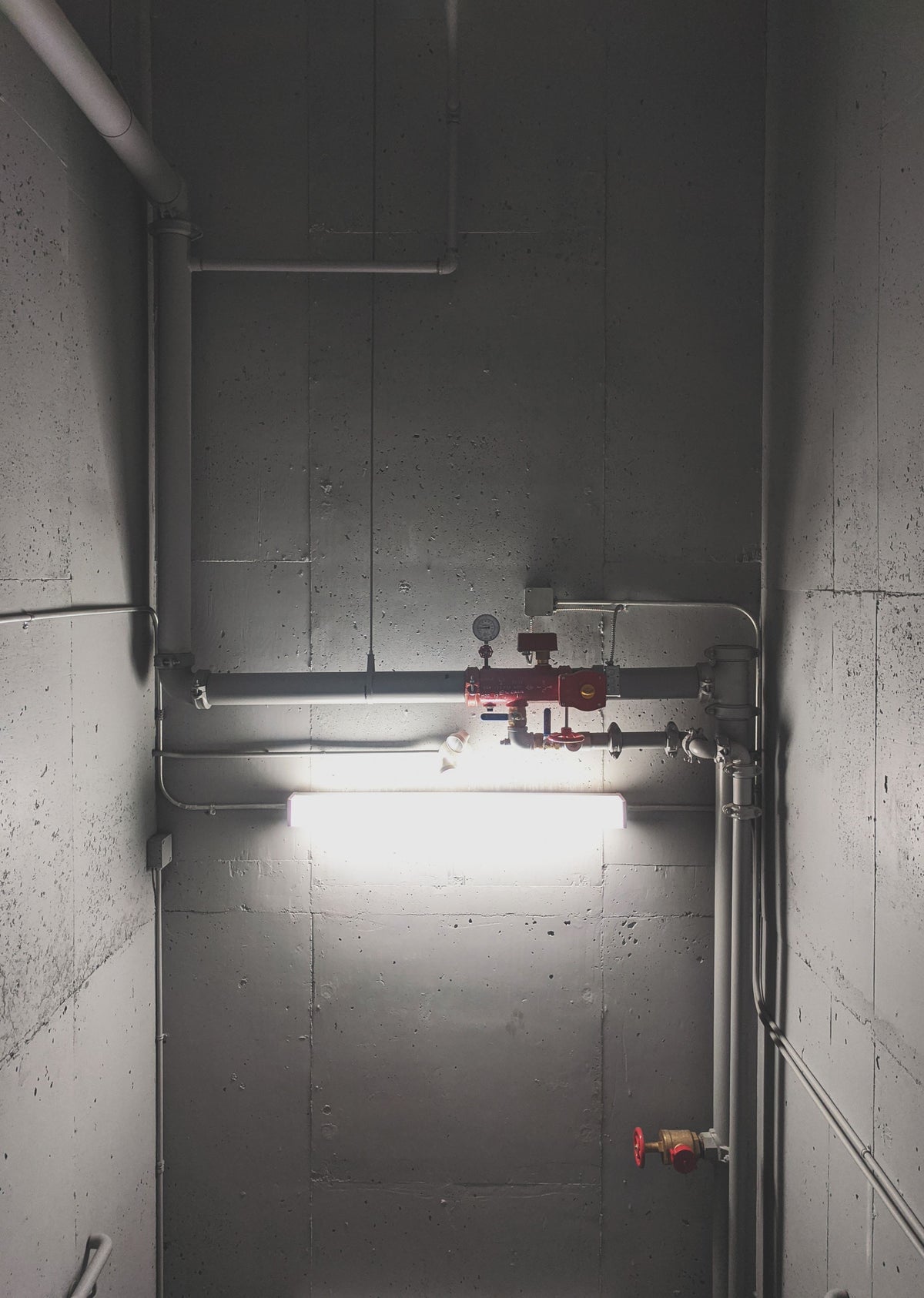 What is a mechanical test plug?